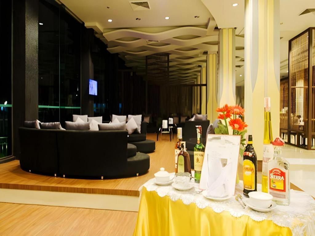 Alvarez Hotel Buriram Exterior photo