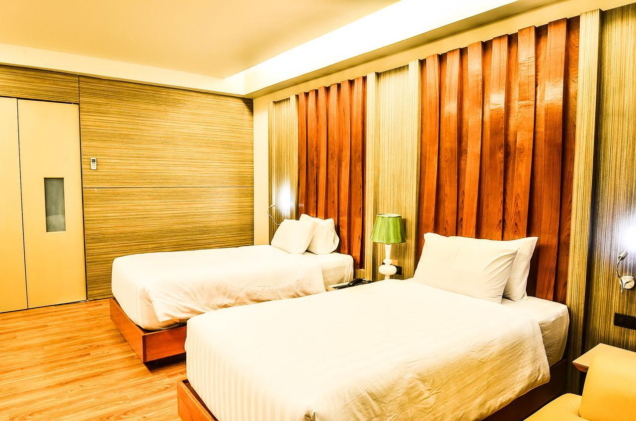 Alvarez Hotel Buriram Exterior photo