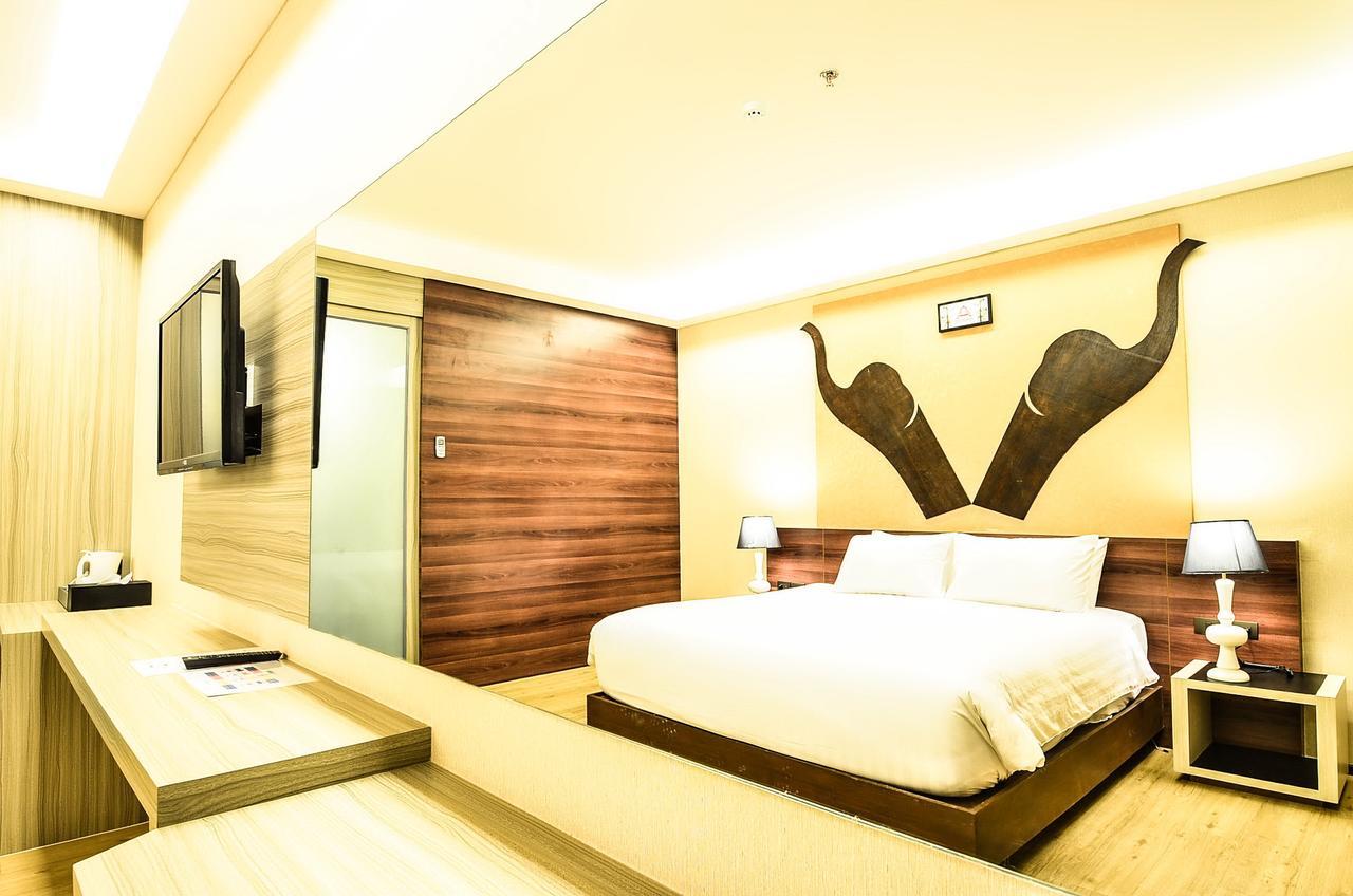 Alvarez Hotel Buriram Exterior photo