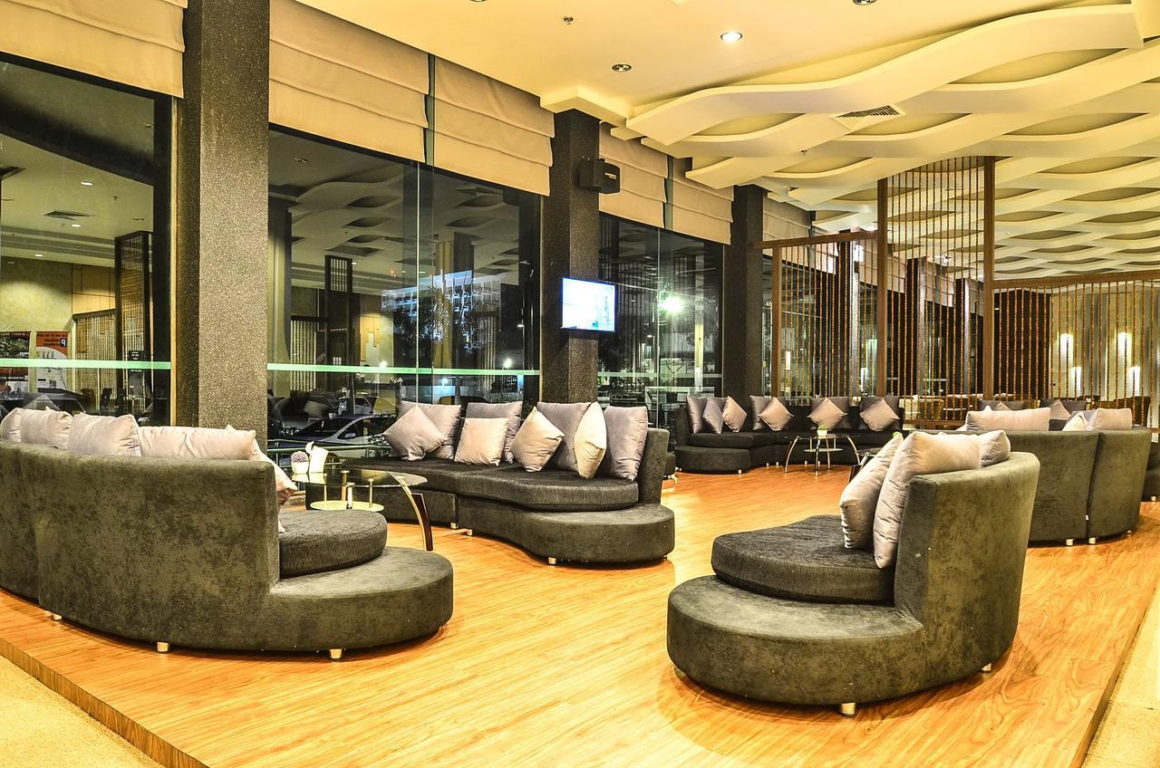 Alvarez Hotel Buriram Exterior photo